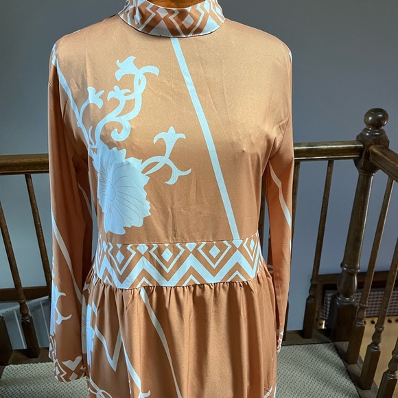 Maxi dress W Crew Collar. - Picture 4 of 13